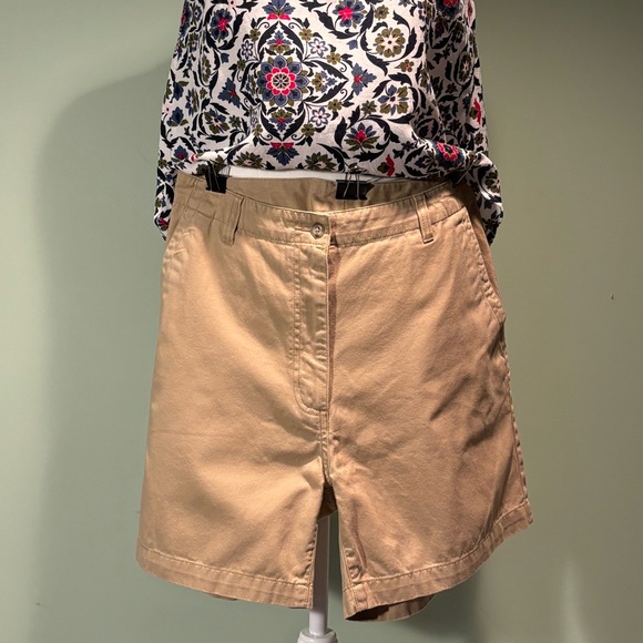 LL Bean Womens khaki shorts size 14 - Picture 1 of 6